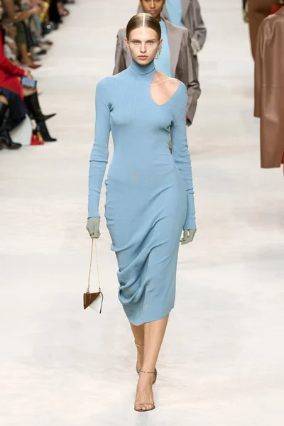 Look 4